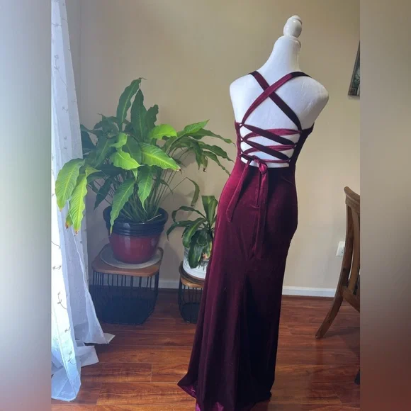 Christina Lace-Up Back Velvet Dress (Burgundy) - Picture 10 of 15